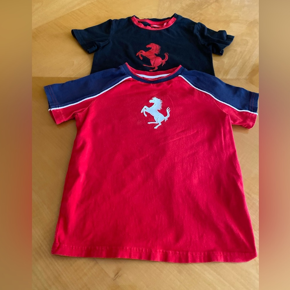 Ferrari Boys set of 2 T-shirts with iconic Horse and Ferrari name, size 5 - Picture 2 of 7